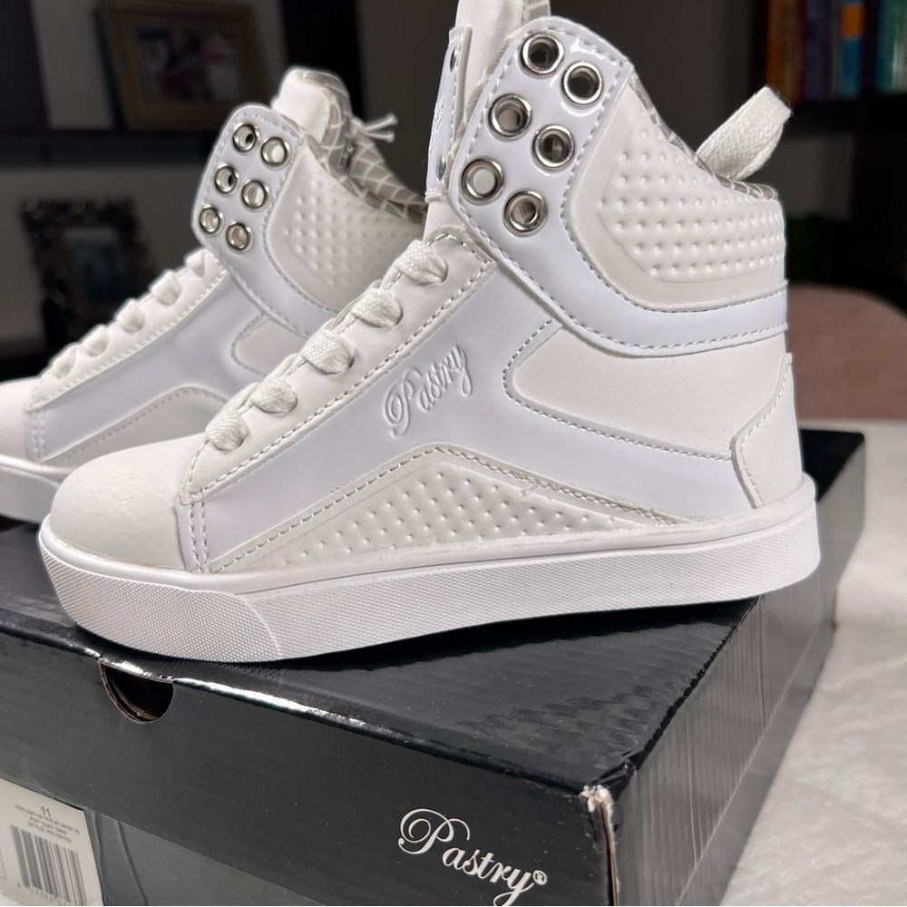 Pastry dance sneakers 💗 Pop Tart Grid 💗 white 💗 NEW 💗 kids size 11
